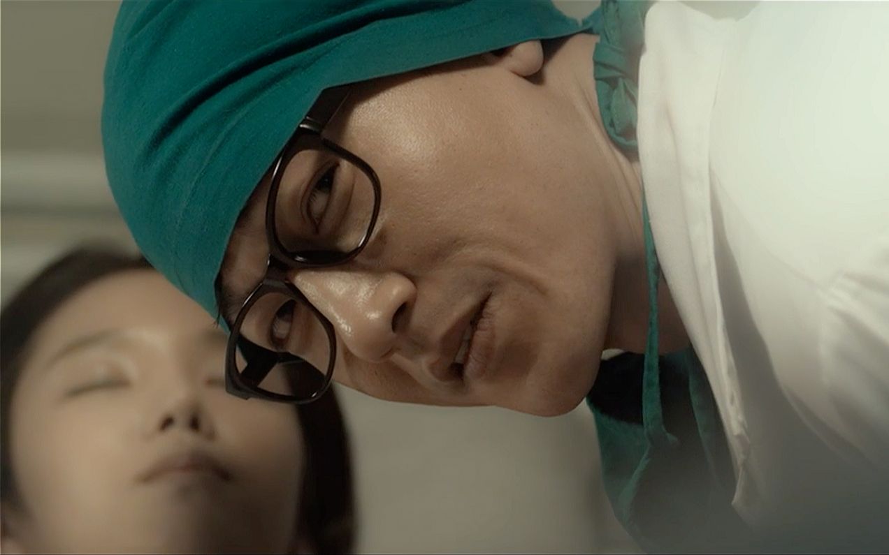 韩国限制级悬疑片《屠夫小姐》：医者仁心背后，却是如此泯灭人性
