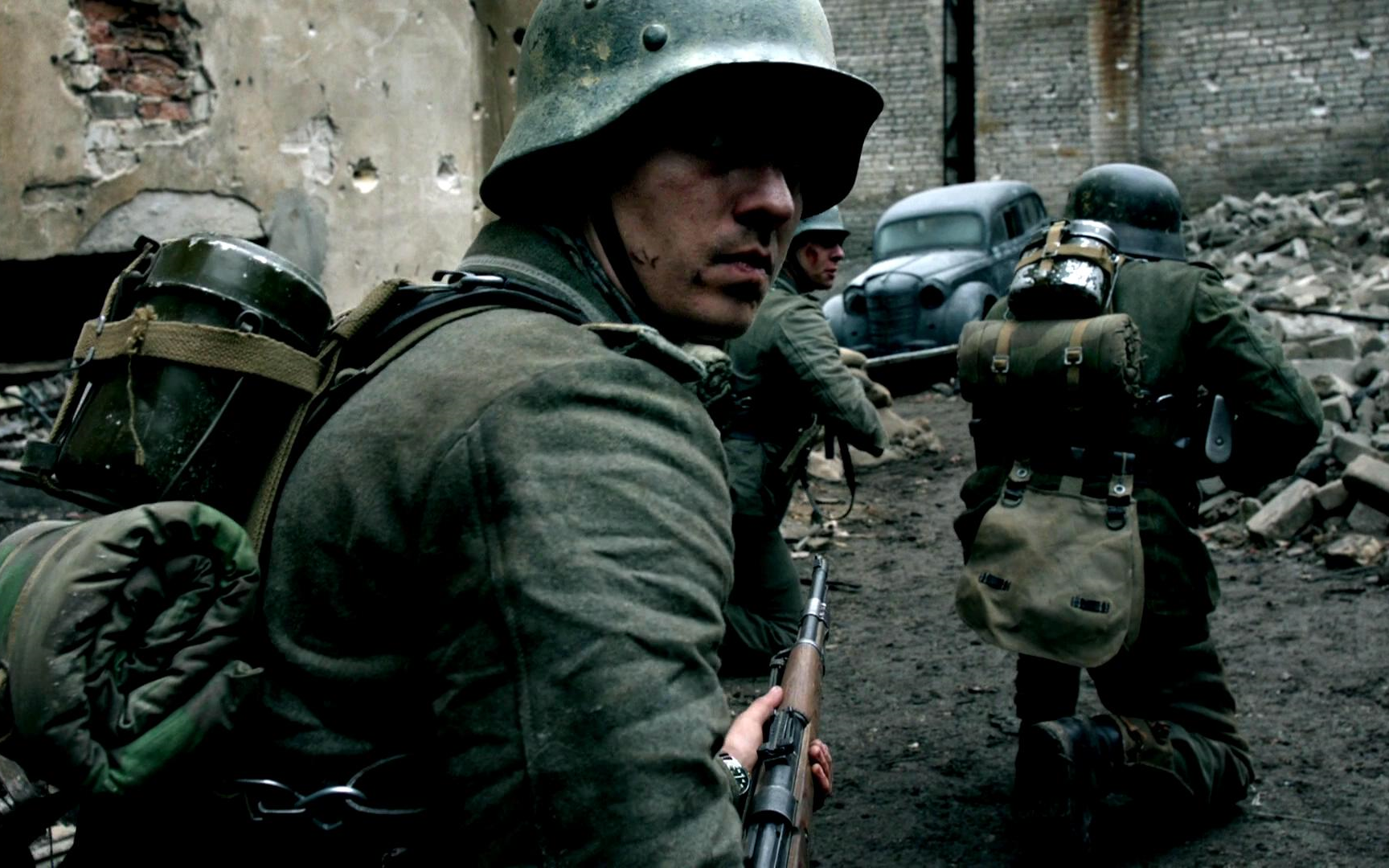 【贝宝】二战电影：男子与死神赛跑，终究没有逃过被战争残害的命运！