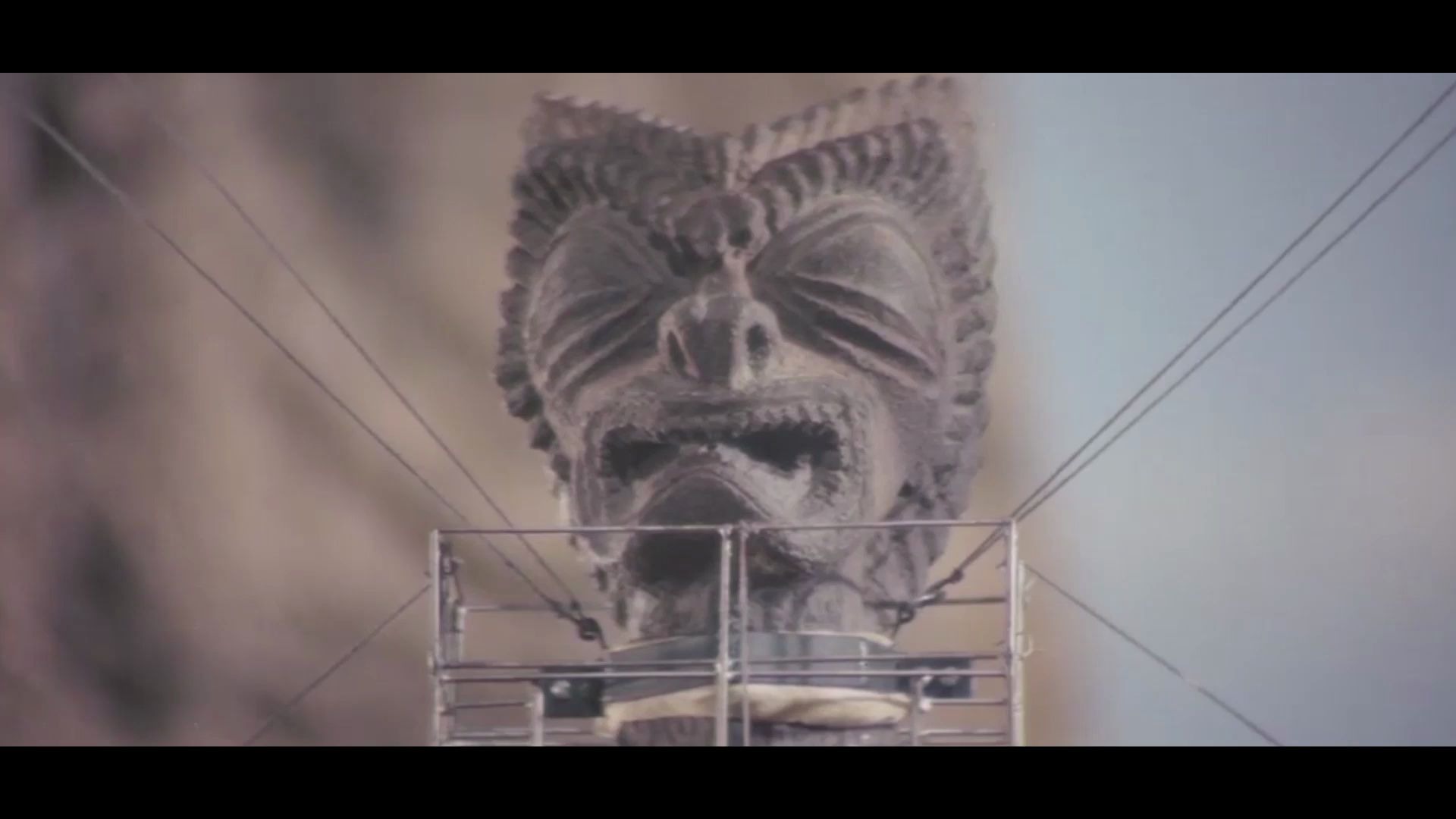 怪兽电影：日本挖走一尊雕像，引来两头怪兽决斗，怪兽之王加美拉