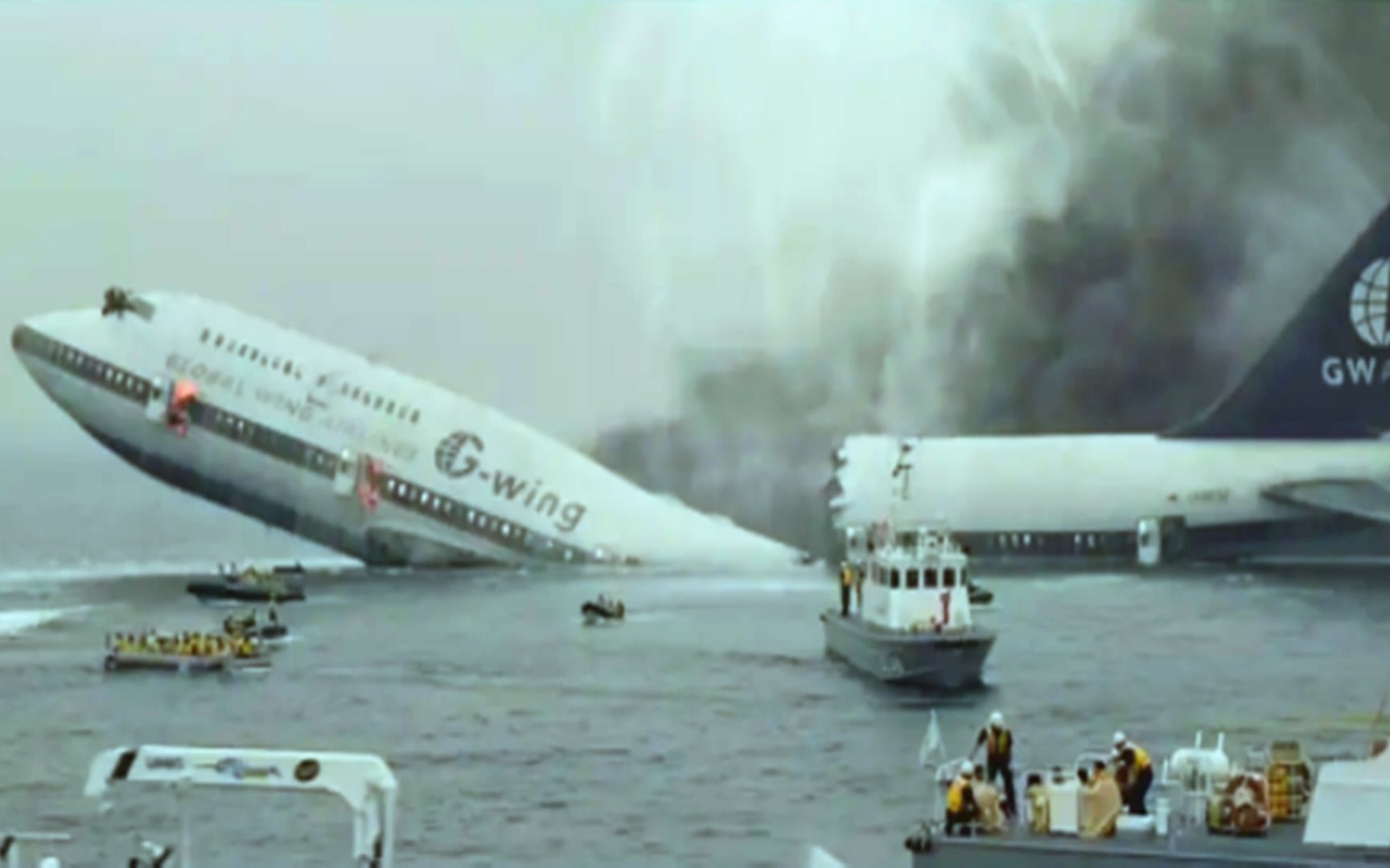 【熊猫】飞机失事迫降海面，特救队展开全力搜救，最终346人全部获救