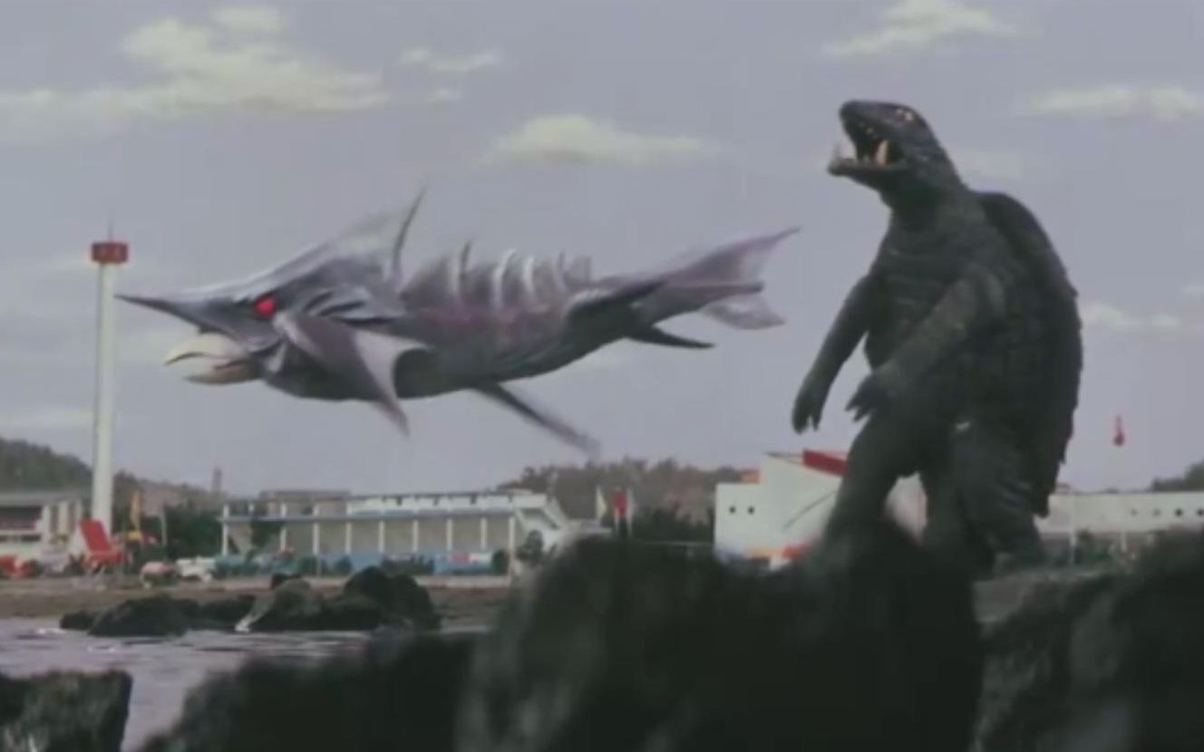 加美拉：外星怪兽袭击日本，被地球怪兽加美拉消灭，一部怪兽电影