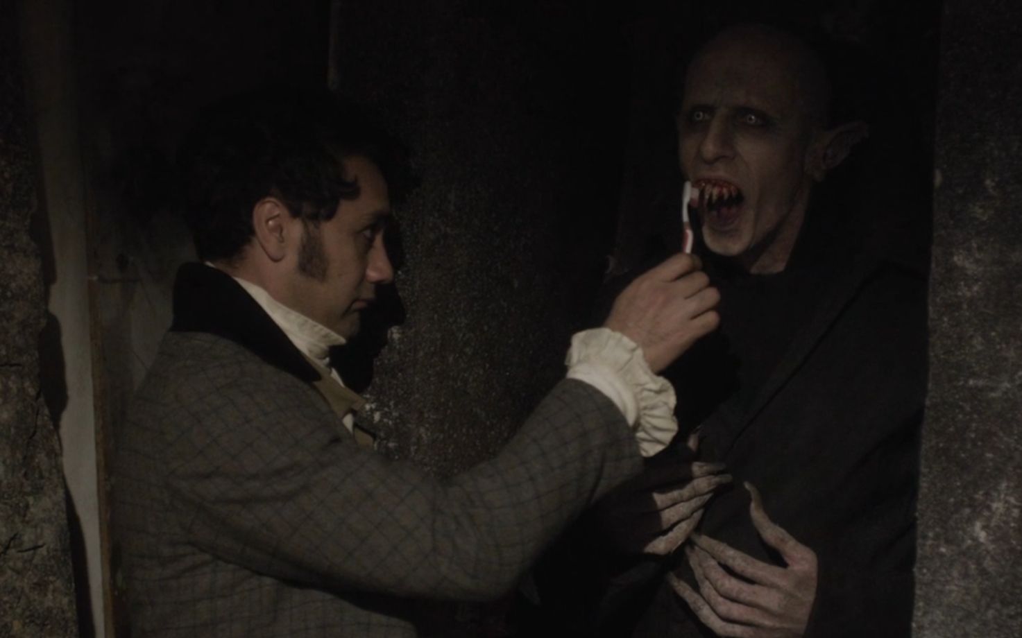 洁癖吸血鬼为了和老大生活在一起，每天都要为他刷牙，太搞笑了