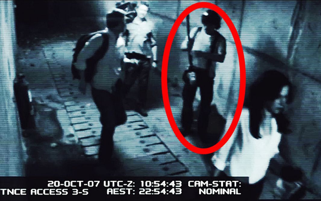 【西施】4名记者夜闯地下禁区，里面的东西太可怕！影片根据真实事件改编