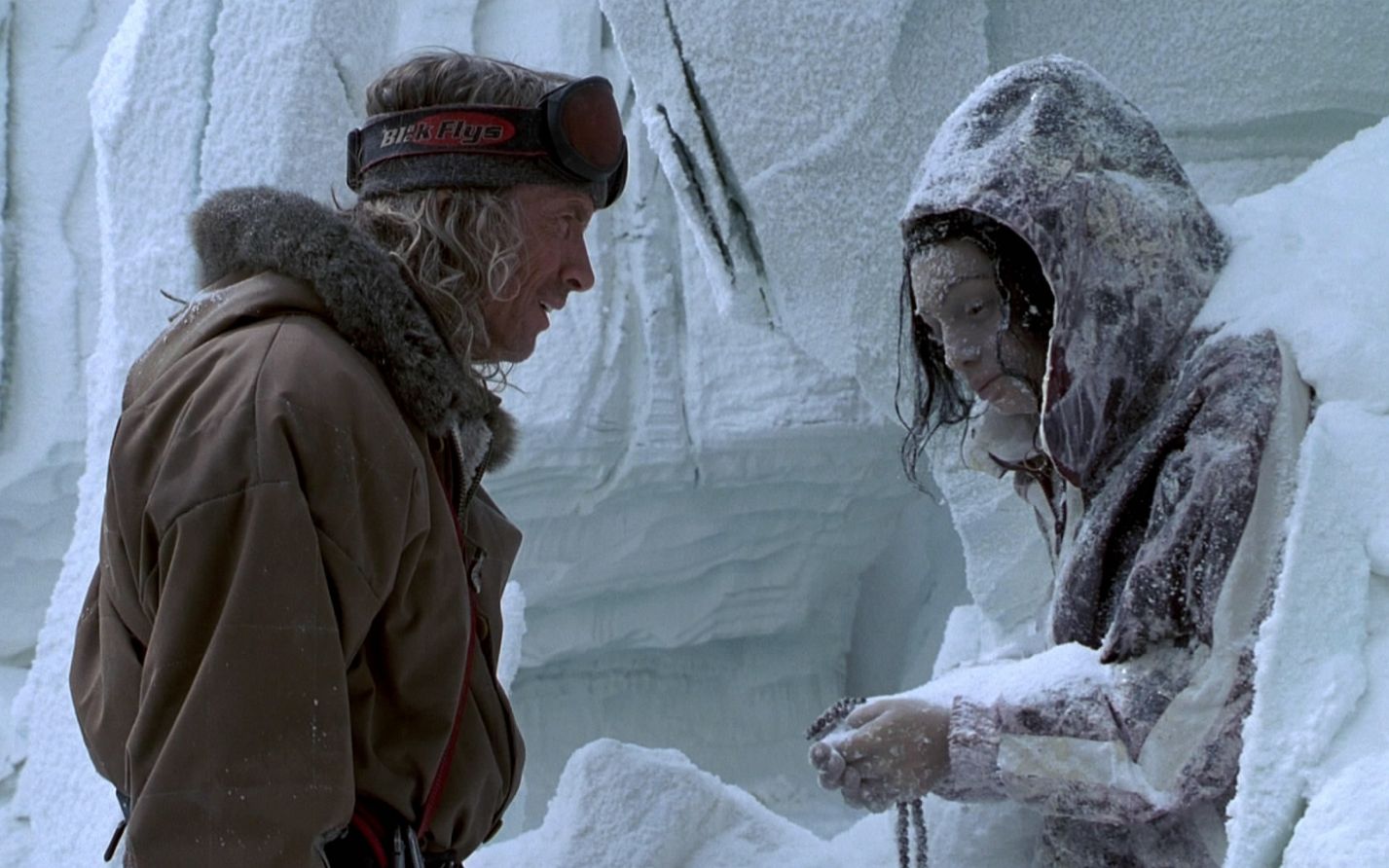 男子常年居住冰山上，只为寻找失踪妻子，发现时妻子已被冻成冰块