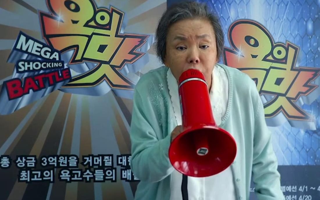 韩国举办骂人大赛，刚出狱的老奶奶直接把对手骂晕，作为她的儿子会感到骄傲还是羞耻